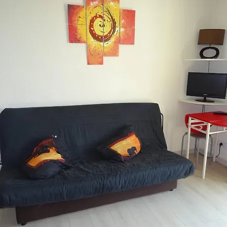 Apartment Avec Terrasse Et Parking, - Fr-1-833-29 *